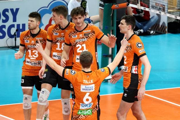 DEU, DVV, 1.VBL, BR Volleys vs. Lueneburg, 07.12.2024, Max-Schmeling-Halle, Berlin, DEU, DVV, 1.VBL, BR Volleys vs. Lueneburg, im Bild BR Volleys-Spielerkreis Foto: Juergen Engler nordphoto GmbH
