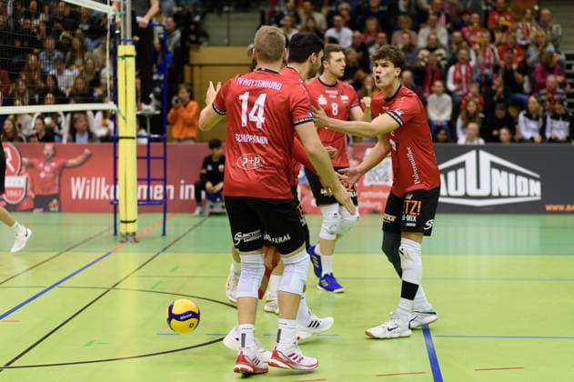 Jubel ueber einen gewonnenen Punkt, von links Timon Schippmann (TV Rottenburg, 14), Yannick Menke (TV Rottenburg, 12), Niklas Lichtenauer (TV Rottenburg, 08), David Dornauf (TV Rottenburg, 05) TV Rottenburg vs. TuS Kriftel, Volleyball, 2. Bundesliga Sued, 10. Spieltag, Saison 2024 2025, 07.12.2024, TV Rottenburg vs. TuS Kriftel, Volleyball, 2. Bundesliga Sued, 10. Spieltag, Saison 2024 2025, 07.12.2024 Rottenburg Copyright: xEibner-Pressefoto RalphxKunzex EP_RKE