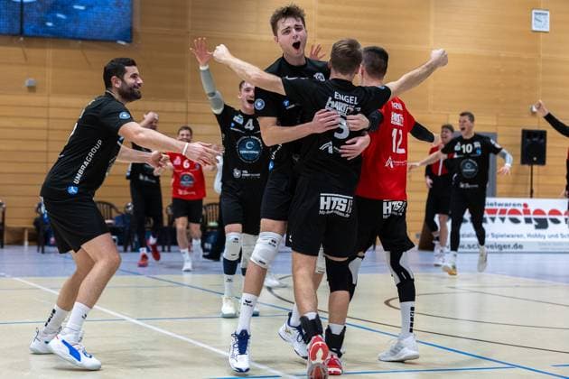 Team, Mannschaft, jubelt, Jubel, positive Emotionen, positive Emotion, Spielende, SV Schwaig Volleyball - CERATONIA Volleys Eltmann, Volleyball, 2. Bundesliga Sued, 8. Spieltag, 07.12.2024 SV Schwaig Volleyball - CERATONIA Volleys Eltmann, Volleyball, 2. Bundesliga Sued, 8. Spieltag, 07.12.2024 Schwaig Copyright: xEibner-Pressefoto G.xSantemizx EP_GSZ