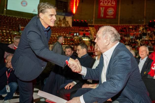 Christoph Freund (FC Bayern Muenchen, Sportdirektor), Uli Hoeness (FC Bayern Muenchen, Ehrenpraesidenten), GER, FC Bayern Muenchen, Fussball, Bundesliga, Mitgliederversamlung, Jahreshauptversammlung, Spielzeit 2024 2025, 08.12.2024, Eibner-Pressefoto Sascha Walther GER, FC Bayern Muenchen, Fussball, Bundesliga, Mitgliederversamlung, Jahreshauptversammlung, Spielzeit 2024 2025, 08.12.2024 Muenchen Copyright: xEibner-Pressefotox EP_EER