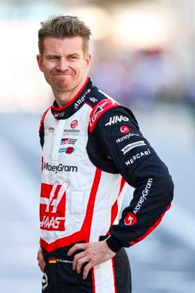 Nico Hulkenberg of Germany and Haas F1 gestikuliert, Gestik, Race, F1 Grand Prix of Abu Dhabi, Yas Marina Circuit am 08. December 2024 in Abu Dhabi, United Arab Emirates. (Foto von Diogo Cardoso DeFodi Images) Nico Hulkenberg of Germany and Haas F1 gestures in pit lane, Race, F1 Grand Prix of Abu Dhabi, Yas Marina Circuit on December 8, 2024 in Abu Dhabi, United Arab Emirates. (Photo by Diogo Cardoso DeFodi Images) Defodi-645_f1abu20241208_017