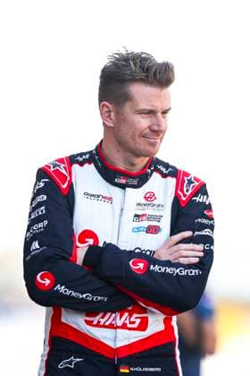 Nico Hulkenberg of Germany and Haas F1 gestikuliert, Gestik, Race, F1 Grand Prix of Abu Dhabi, Yas Marina Circuit am 08. December 2024 in Abu Dhabi, United Arab Emirates. (Foto von Diogo Cardoso DeFodi Images) Nico Hulkenberg of Germany and Haas F1 gestures in pit lane, Race, F1 Grand Prix of Abu Dhabi, Yas Marina Circuit on December 8, 2024 in Abu Dhabi, United Arab Emirates. (Photo by Diogo Cardoso DeFodi Images) Defodi-645_f1abu20241208_018
