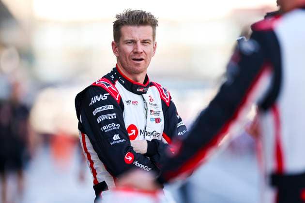 Nico Hulkenberg of Germany and Haas F1 gestikuliert, Gestik, Race, F1 Grand Prix of Abu Dhabi, Yas Marina Circuit am 08. December 2024 in Abu Dhabi, United Arab Emirates. (Foto von Diogo Cardoso DeFodi Images) Nico Hulkenberg of Germany and Haas F1 gestures in pit lane, Race, F1 Grand Prix of Abu Dhabi, Yas Marina Circuit on December 8, 2024 in Abu Dhabi, United Arab Emirates. (Photo by Diogo Cardoso DeFodi Images) Defodi-645_f1abu20241208_013