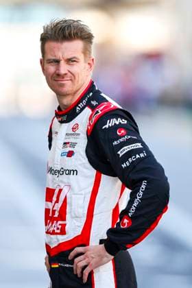 Nico Hulkenberg of Germany and Haas F1 gestikuliert, Gestik, Race, F1 Grand Prix of Abu Dhabi, Yas Marina Circuit am 08. December 2024 in Abu Dhabi, United Arab Emirates. (Foto von Diogo Cardoso DeFodi Images) Nico Hulkenberg of Germany and Haas F1 gestures in pit lane, Race, F1 Grand Prix of Abu Dhabi, Yas Marina Circuit on December 8, 2024 in Abu Dhabi, United Arab Emirates. (Photo by Diogo Cardoso DeFodi Images) Defodi-645_f1abu20241208_015