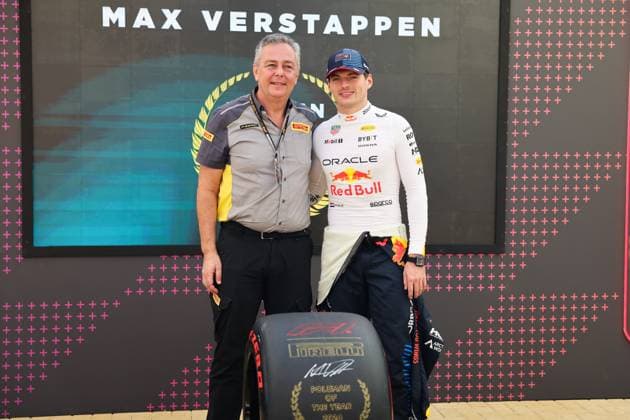 Max Verstappen (Oracle Red Bull Racing, 01), Mario Isola, Fastest Lap Award, Pirelli, ARE, Formel 1 Weltmeisterschaft, Abu Dhabi Grand Prix, Yas Marina Circuit, 08.12.2024 ARE, Formel 1 Weltmeisterschaft, Abu Dhabi Grand Prix, Vereinigte Arabische Emirate, Yas Marina Circuit, 08.12.2024 Abu Dhabi Copyright: xEibner-Pressefoto AnnikaxGrafx EP_AGF