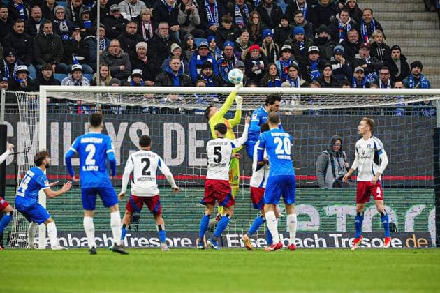 Daniel Heuer Fernandes (Hamburger SV, 01) faustet Ball weg GER, Hamburger SV vs. SV Darmstadt 98, Fussball, 2. Bundesliga, Spieltag 15, Saison 2024 2025, 08.12.2024 DFL REGULATIONS PROHIBIT ANY USE OF PHOTOGRAPHS AS IMAGE SEQUENCES AND OR QUASI-VIDEO GER, Hamburger SV vs. SV Darmstadt 98, Fussball, 2. Bundesliga, Spieltag 15, Saison 2024 2025, 08.12.2024 Hamburg