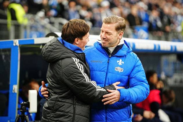 Merlin Polzin (Hamburger SV, Co-Trainer) und Florian Kohfeldt (SV Darmstadt 98, Trainer) GER, Hamburger SV vs. SV Darmstadt 98, Fussball, 2. Bundesliga, Spieltag 15, Saison 2024 2025, 08.12.2024 DFL REGULATIONS PROHIBIT ANY USE OF PHOTOGRAPHS AS IMAGE SEQUENCES AND OR QUASI-VIDEO GER, Hamburger SV vs. SV Darmstadt 98, Fussball, 2. Bundesliga, Spieltag 15, Saison 2024 2025, 08.12.2024 Hamburg