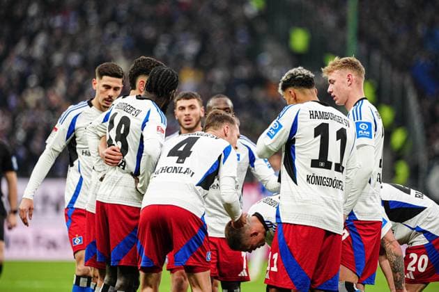 Sebastian Schonlau (Hamburger SV, 04) mit Ansage an Mitspieler nach Tor zum 1:0 Ransford-Yeboah Koenigsdoerffer (Hamburger SV, 11) GER, Hamburger SV vs. SV Darmstadt 98, Fussball, 2. Bundesliga, Spieltag 15, Saison 2024 2025, 08.12.2024 DFL REGULATIONS PROHIBIT ANY USE OF PHOTOGRAPHS AS IMAGE SEQUENCES AND OR QUASI-VIDEO GER, Hamburger SV vs. SV Darmstadt 98, Fussball, 2. Bundesliga, Spieltag 15, Saison 2024 2025, 08.12.2024 Hamburg