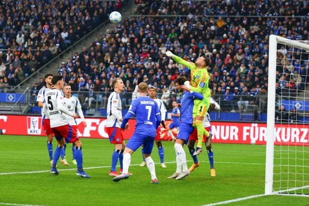 GER,Hamburg, Fussball, DFB, Hamburger SV vs SV Darmstadt 98 , im Hamburger Volksparkstadion , 08.12.2024 , v.l. Dennis Hadzikadunic (Hamburger SV) , Isac Lidberg ( SV Darmstadt 98 ) , Fraser Hornby ( SV Darmstadt 98 ) , Torwart Daniel Heuer Fernandes (Hamburger SV) DFL regulations prohibit any use of photographs as image sequences and or quasi-video.