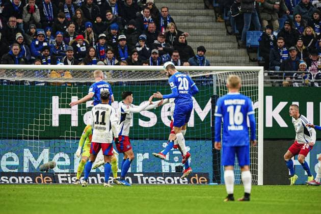 Tor zum 1:1 per Kopfball Aleksandar Vukotic (SV Darmstadt 98, 20) GER, Hamburger SV vs. SV Darmstadt 98, Fussball, 2. Bundesliga, Spieltag 15, Saison 2024 2025, 08.12.2024 DFL REGULATIONS PROHIBIT ANY USE OF PHOTOGRAPHS AS IMAGE SEQUENCES AND OR QUASI-VIDEO GER, Hamburger SV vs. SV Darmstadt 98, Fussball, 2. Bundesliga, Spieltag 15, Saison 2024 2025, 08.12.2024 Hamburg