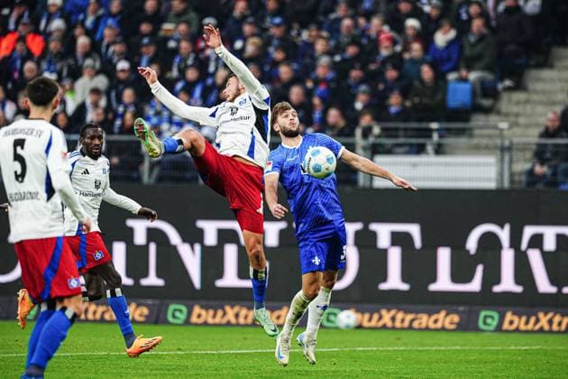William Mikelbrencis (Hamburger SV, 02), Killan Corredor (SV Darmstadt 98, 34) GER, Hamburger SV vs. SV Darmstadt 98, Fussball, 2. Bundesliga, Spieltag 15, Saison 2024 2025, 08.12.2024 DFL REGULATIONS PROHIBIT ANY USE OF PHOTOGRAPHS AS IMAGE SEQUENCES AND OR QUASI-VIDEO GER, Hamburger SV vs. SV Darmstadt 98, Fussball, 2. Bundesliga, Spieltag 15, Saison 2024 2025, 08.12.2024 Hamburg