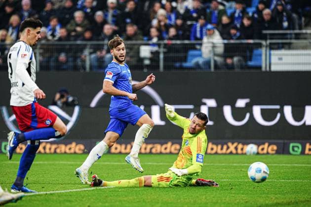 Tor zum 2:2 Killan Corredor (SV Darmstadt 98, 34) GER, Hamburger SV vs. SV Darmstadt 98, Fussball, 2. Bundesliga, Spieltag 15, Saison 2024 2025, 08.12.2024 DFL REGULATIONS PROHIBIT ANY USE OF PHOTOGRAPHS AS IMAGE SEQUENCES AND OR QUASI-VIDEO GER, Hamburger SV vs. SV Darmstadt 98, Fussball, 2. Bundesliga, Spieltag 15, Saison 2024 2025, 08.12.2024 Hamburg