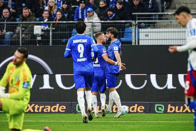 Torjubel SV Darmstadt 98 nach Tor zum 2:2 Killan Corredor (SV Darmstadt 98, 34) GER, Hamburger SV vs. SV Darmstadt 98, Fussball, 2. Bundesliga, Spieltag 15, Saison 2024 2025, 08.12.2024 DFL REGULATIONS PROHIBIT ANY USE OF PHOTOGRAPHS AS IMAGE SEQUENCES AND OR QUASI-VIDEO GER, Hamburger SV vs. SV Darmstadt 98, Fussball, 2. Bundesliga, Spieltag 15, Saison 2024 2025, 08.12.2024 Hamburg