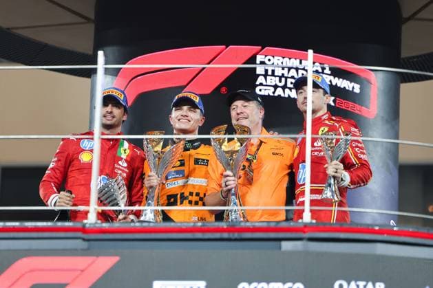 Zak Brown (CEO Mclaren Racing), Lando Norris (McLaren Formula 1 Team, 04), Charles Leclerc (Scuderia Ferrari HP, 16), Carlos Sainz (Scuderia Ferrari HP, 55), Rennen, ARE, Formel 1 Weltmeisterschaft, Abu Dhabi Grand Prix, Yas Marina Circuit, 08.12.2024 ARE, Formel 1 Weltmeisterschaft, Abu Dhabi Grand Prix, Vereinigte Arabische Emirate, Yas Marina Circuit, 08.12.2024 Abu Dhabi Copyright: xEibner-Pressefoto AnnikaxGrafx EP_AGF