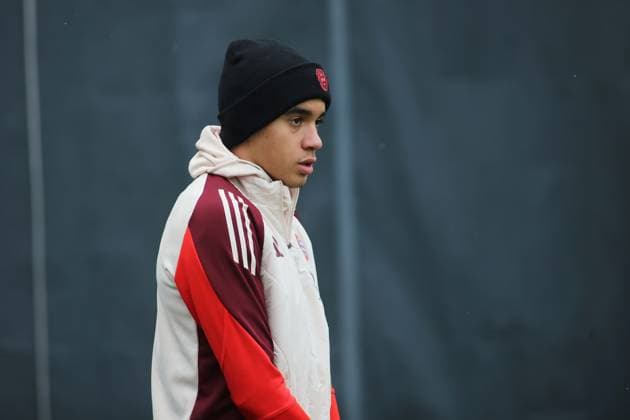 München, Deutschland, 09. Dezember 2024: Fussball, Herren, Saison 2024 2025, FC Bayern München, Säbener Strasse, Trainingsgelände, Abschlusstraining, Champions League Jamal Musiala (FC Bayern München) Kopf, Oberkörper auf dem Weg zum Trainingsplatz