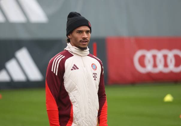 Sport Bilder des Tages München, Deutschland, 09. Dezember 2024: Fussball, Herren, Saison 2024 2025, FC Bayern München, Säbener Strasse, Trainingsgelände, Abschlusstraining, Champions League Leroy Sane (FC Bayern München) Kopf, Oberkörper, stehend