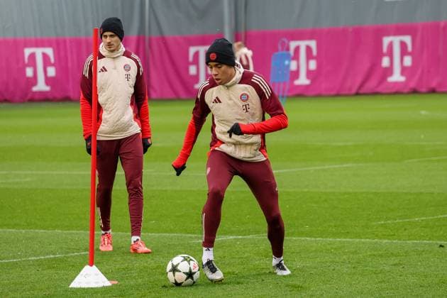 Jamal Musiala (FC Bayern Muenchen, 42) mit Ball, it Josip Stanisic (FC Bayern Muenchen, 44), GER, Abschlusstraining, FC Bayern Muenchen, Fussball, UEFA Champions League, 6. Spieltag, Saison 2024 2025, 09.12.2024, GER, Abschlusstraining, FC Bayern Muenchen, Fussball, UEFA Champions League, 6. Spieltag, Saison 2024 2025, 09.12.2024 Muenchen Copyright: xEibner-Pressefoto JennixMaulx EP_JML