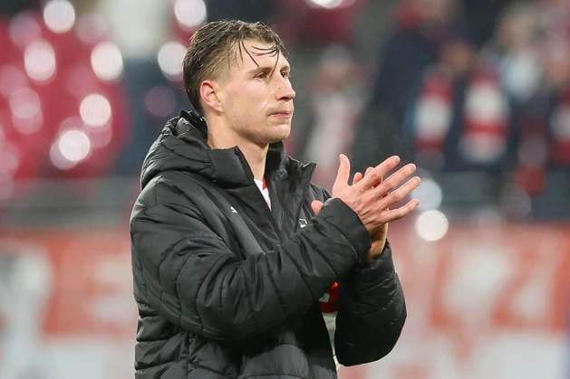 Willi Orban (RB Leipzig) schaut enttaeuscht, UEFA Champions League 2024 25 League Phase MD6, RB Leipzig v Aston Villa FC, Red Bull Arena am 10. December 2024 in Leipzig, Deutschland. (Foto von Marco Steinbrenner DeFodi Images) Willi Orban (RB Leipzig) looks dejected, UEFA Champions League 2024 25 League Phase MD6, RB Leipzig v Aston Villa FC, Red Bull Arena (Leipzig), December 10, 2024 in Leipzig, Germany. (Photo by Marco Steinbrenner DeFodi Images) Defodi-700_leipzig_aston_20241210_087