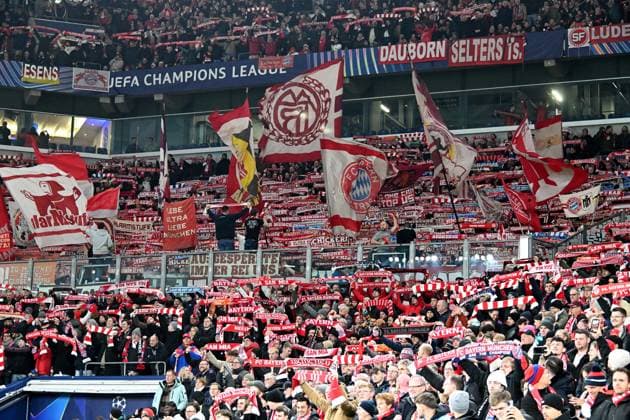 10.12.2024, xsltx, Fussball UEFA Champions League, Schachtar Donezk - FC Bayern München emspor, v.l. Bayern Muenchen München, Fans, Stimmung, Schals, Emotionen, Zuschauer, Besucher, Ultras, Schickeria (DFL DFB REGULATIONS PROHIBIT ANY USE OF PHOTOGRAPHS as IMAGE SEQUENCES and or QUASI-VIDEO) Gelsenkirchen