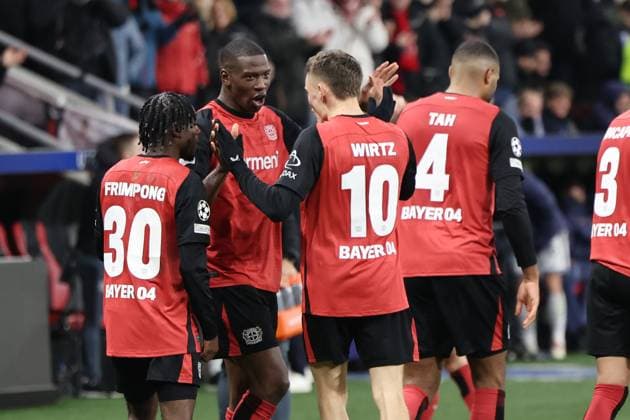GER, UEFA CL, Bayer 04 Leverkusen (GER) vs. Inter Mailand (ITA), 10.12.2024, BayArena, Leverkusen, GER, UEFA CL, Bayer 04 Leverkusen (GER) vs. Inter Mailand (ITA), , im Bild: Nordi Mukiele (Leverkusen 23), bejubelt sein Tor vor den Fans mit Florian Wirtz (Leverkusen 10),