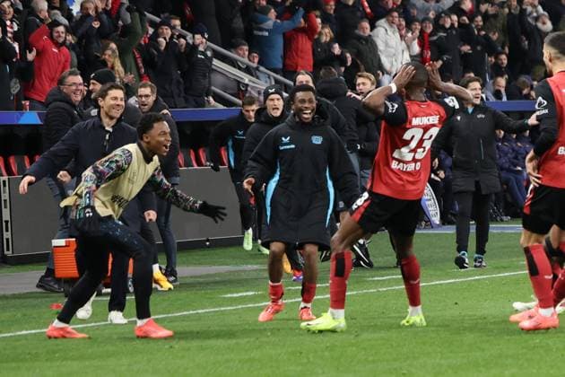GER, UEFA CL, Bayer 04 Leverkusen (GER) vs. Inter Mailand (ITA), 10.12.2024, BayArena, Leverkusen, GER, UEFA CL, Bayer 04 Leverkusen (GER) vs. Inter Mailand (ITA), , im Bild: Nordi Mukiele (Leverkusen 23), freut sich vor der Leverkusener Bank und den Fans ueber sein Tor zum 1:0