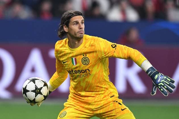 Torhueter Yann Sommer ( Inter Mailand ) beim Abwurf. GER, Bayer 04 Leverkusen vs Inter Mailand, Fussball, UEFA Champions League, Ligaphase, Spielzeit 2024 2025, 10.12.2024 DFL REGULATIONS PROHIBIT ANY USE OF PHOTOGRAPHS AS IMAGE SEQUENCES AND OR QUASI-VIDEO GER, Bayer 04 Leverkusen vs Inter Mailand, Fussball, UEFA Champions League, Ligaphase, Spielzeit 2024 2025, 10.12.2024 Leverkusen Copyright: xEibner-Pressefoto ThomasxThienelx EP_TTL