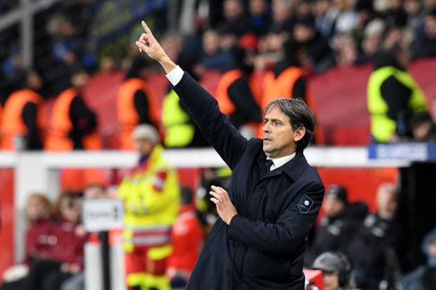 Trainer Simone Inzaghi ( Inter Mailand ) gibt Anweisungen. GER, Bayer 04 Leverkusen vs Inter Mailand, Fussball, UEFA Champions League, Ligaphase, Spielzeit 2024 2025, 10.12.2024 DFL REGULATIONS PROHIBIT ANY USE OF PHOTOGRAPHS AS IMAGE SEQUENCES AND OR QUASI-VIDEO GER, Bayer 04 Leverkusen vs Inter Mailand, Fussball, UEFA Champions League, Ligaphase, Spielzeit 2024 2025, 10.12.2024 Leverkusen Copyright: xEibner-Pressefoto ThomasxThienelx EP_TTL