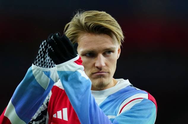 Martin Odegaard of Arsenal warms up Arsenal v Monaco, UEFA Champions League, Group Stage, Football, Emirates Stadium, London, UK - 11 Dec 2024 EDITORIAL USE ONLY No use with unauthorised audio, video, data, fixture lists, club league logos or live services. Online in-match use limited to 120 images, no video emulation. No use in betting, games or single club league player publications. Copyright: xJavierxGarcia Shutterstockx 14984979f