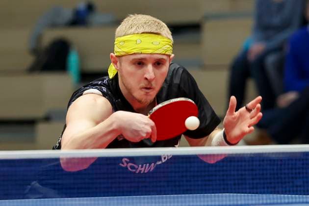 Romain Ruiz (TTC Schwalbe Bergneustadt) kontrolliert den Ball, 1. Tischtennis Bundesliga der Herren, TTC Schwalbe Bergneustadt vs Borussia Duesseldorf, Burstenhalle am 11. December 2024 in Bergneustadt, Deutschland. (Foto von Marco Steinbrenner DeFodi Images) Romain Ruiz (TTC Schwalbe Bergneustadt) controls the ball, 1. Tischtennis Bundesliga der Herren, TTC Schwalbe Bergneustadt vs Borussia Duesseldorf, Burstenhalle, December 11, 2024 in Bergneustadt, Germany. (Photo by Marco Steinbrenner DeFodi Images) Defodi-700_berg_dus_20241211_009