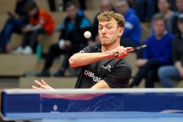 Adrien Rassenfosse (TTC Schwalbe Bergneustadt) kontrolliert den Ball, 1. Tischtennis Bundesliga der Herren, TTC Schwalbe Bergneustadt vs Borussia Duesseldorf, Burstenhalle am 11. December 2024 in Bergneustadt, Deutschland. (Foto von Marco Steinbrenner DeFodi Images) Adrien Rassenfosse (TTC Schwalbe Bergneustadt) controls the ball, 1. Tischtennis Bundesliga der Herren, TTC Schwalbe Bergneustadt vs Borussia Duesseldorf, Burstenhalle, December 11, 2024 in Bergneustadt, Germany. (Photo by Marco Steinbrenner DeFodi Images) Defodi-700_berg_dus_20241211_047