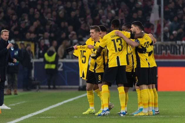 Tor zum 0:1 durch Lukasz Lakomy (BSC Young Boys Bern, 08) Jubel, Torjubel. heben das Trikot von Meschack Elia (BSC Young Boys Bern, 15) in die Kamera GER, VfB Stuttgart vs. BSC Young Boys Bern, Fussball, Herren, UEFA Champions League, 6. Spieltag, Spielzeit 2024 2025, 11.12.2024, GER, VfB Stuttgart vs. BSC Young Boys Bern, Fussball, Herren, UEFA Champions League, 6. Spieltag, Spielzeit 2024 2025, 11.12.2024 Stuttgart Copyright: xEibner-Pressefoto WolfgangxFrankx EP_WFK