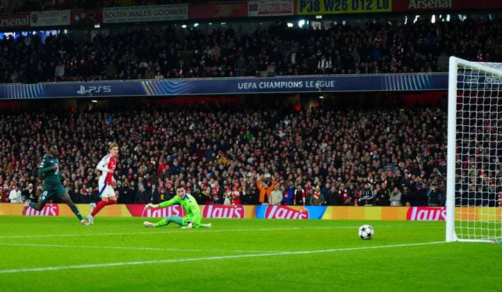 Martin Odegaard of Arsenal shoots wide at 1-0 Arsenal v Monaco, UEFA Champions League, Group Stage, Football, Emirates Stadium, London, UK - 11 Dec 2024 EDITORIAL USE ONLY No use with unauthorised audio, video, data, fixture lists, club league logos or live services. Online in-match use limited to 120 images, no video emulation. No use in betting, games or single club league player publications. Copyright: xJavierxGarcia Shutterstockx 14984979p