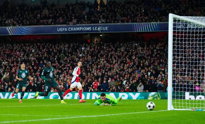 Gabriel Martinelli of Arsenal shoots wide at 1-0 Arsenal v Monaco, UEFA Champions League, Group Stage, Football, Emirates Stadium, London, UK - 11 Dec 2024 EDITORIAL USE ONLY No use with unauthorised audio, video, data, fixture lists, club league logos or live services. Online in-match use limited to 120 images, no video emulation. No use in betting, games or single club league player publications. Copyright: xJavierxGarcia Shutterstockx 14984979q