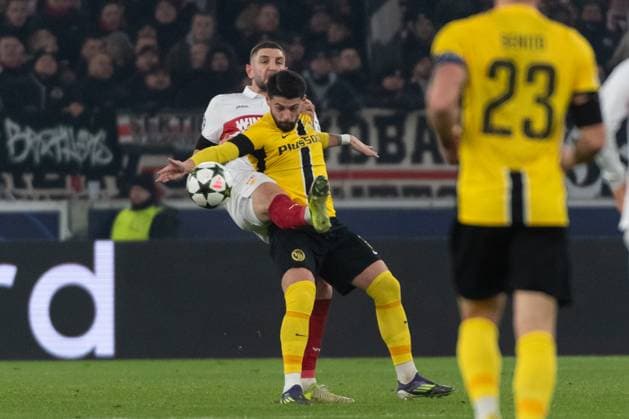 v. li. im Zweikampf Jeff Chabot (VfB Stuttgart, 24), Kastriot Imeri (BSC Young Boys Bern, 10) GER, VfB Stuttgart vs. BSC Young Boys Bern, Fussball, Herren, UEFA Champions League, 6. Spieltag, Spielzeit 2024 2025, 11.12.2024, GER, VfB Stuttgart vs. BSC Young Boys Bern, Fussball, Herren, UEFA Champions League, 6. Spieltag, Spielzeit 2024 2025, 11.12.2024 Stuttgart Copyright: xEibner-Pressefoto WolfgangxFrankx EP_WFK