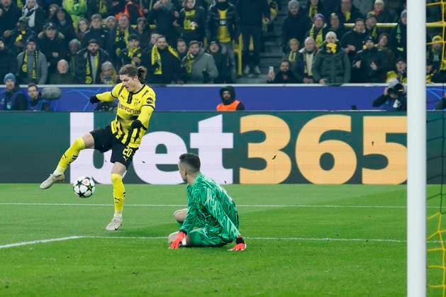 Bild: v.l. Marcel Sabitzer (Borussia Dortmund, 20) mit der Chance zur Fuehrung, Torwart, Goalkeeper Inaki Pena FC Barcelona, Barca 13), 11.12.2024, Fussball, Champions League, Borussia Dormund - FC Barcelona, GER, Dortmund, Signal Iduna Park. Copyright: HMBxMedia xHeikoxBecker