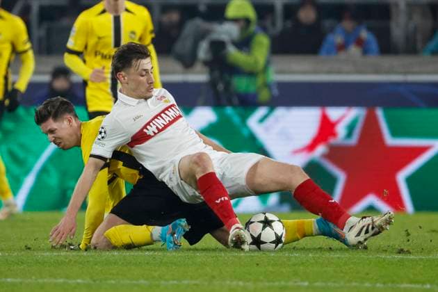 Cedric Itten (BSC Young Boys, 09) und Anthony Rouault (VfB Stuttgart, 29) im Zweikampf , Fussball, UEFA Champions League, 6. Spieltag, 2024 2025, VfB Stuttgart vs. Young Boys Bern, 11.12.2024, Arena Stuttgart, Stuttgart, Deutschland Stuttgart Arena Stuttgart Baden-Württemberg Deutschland Copyright: xGrantxHubbsx