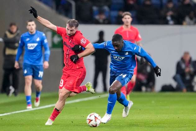 v.li.: Daniel Popa (FCSB Bukarest, 19), Stanley Pierre Nsoki (N Soki, Hoffenheim, 34), Zweikampf, Spielszene, Duell, duel, tackle, tackling, Dynamik, Action, Aktion, 12.12.2024, Sinsheim (Deutschland), Fussball, UEFA Europa League, Gruppenphase, TSG 1899 Hoffenheim - FCSB Bukarest, REGULATIONS PROHIBIT ANY USE OF PHOTOGRAPHS AS IMAGE SEQUENCES AND OR QUASI-VIDEO.