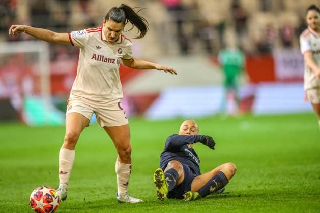 GER, München, FC Bayern München vs Juventus Turin, Women s Champions League, Fussball, UEFA, Spielzeit 2024 2025, FC Bayern Campus, 5. Spieltag, im Bild v.l.: Jovana Damnjanović (FC Bayern München Frauen 9), Hanna Bennison (Juventus Turin 15) DFB DFL REGULATIONS PROHIBIT ANY USE OF PHOTOGRAPHS AS IMAGE SEQUENCES AND OR QUASI-VIDEO, 02.12.2024, Copyright: HMBxMedia HendrikxHamelau