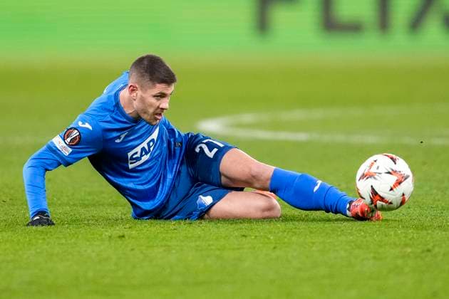Andrej Kramaric (Hoffenheim, 27), am Ball, Freisteller, Ganzkörper, Einzelbild, Einzelfoto, Aktion, Action, 12.12.2024, Sinsheim (Deutschland), Fussball, UEFA Europa League, Gruppenphase, TSG 1899 Hoffenheim - FCSB Bukarest, REGULATIONS PROHIBIT ANY USE OF PHOTOGRAPHS AS IMAGE SEQUENCES AND OR QUASI-VIDEO.