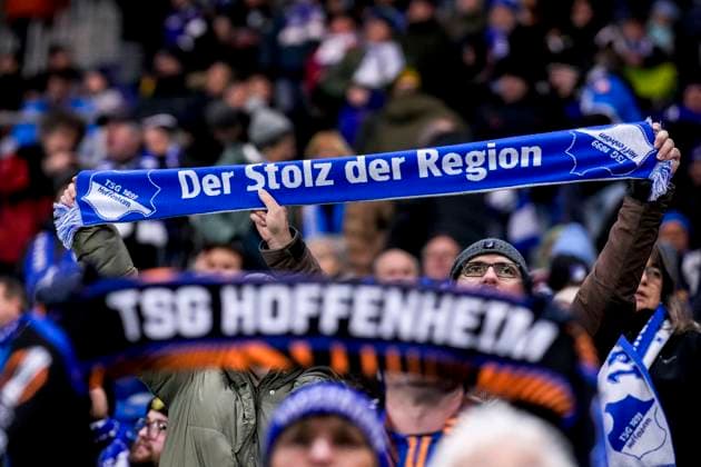 Fans der TSG 1899 Hoffenheim zeigen ihre Fanschals mit der Aufschrift: Der Stolz der Region, Fanschal, Fans, Publikum, Zuschauer, Stimmung, Atmosphäre, Stadion, 12.12.2024, Sinsheim (Deutschland), Fussball, UEFA Europa League, Gruppenphase, TSG 1899 Hoffenheim - FCSB Bukarest, 12.12.2024, Sinsheim (Deutschland), Fussball, UEFA Europa League, Gruppenphase, TSG 1899 Hoffenheim - FCSB Bukarest, DFB DFL REGULATIONS PROHIBIT ANY USE OF PHOTOGRAPHS AS IMAGE SEQUENCES AND OR QUASI-VIDEO.
