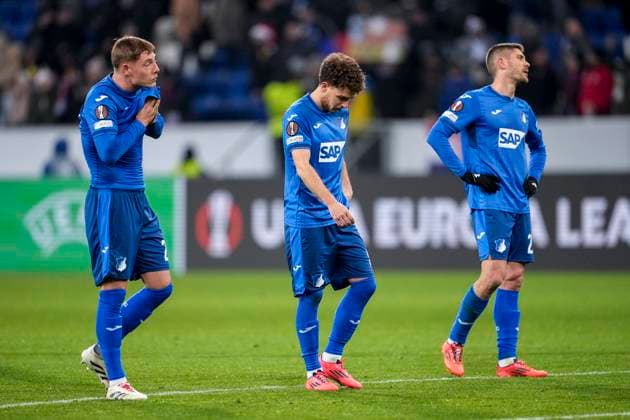 Sport Bilder des Tages v.li.: Alexander Prass (Hoffenheim, 22), Dennis Geiger (Hoffenheim, 8), Andrej Kramaric (Hoffenheim, 27), Spieler der TSG 1899 Hoffenheim, enttäuscht über das Unentschieden, nur remis, Enttäuschung nach dem Schlusspfiff, Highlight, Punktverlust, Frustration, disappointed, pessimistisch, 12.12.2024, Sinsheim (Deutschland), Fussball, UEFA Europa League, Gruppenphase, TSG 1899 Hoffenheim - FCSB Bukarest, 12.12.2024, Sinsheim (Deutschland), Fussball, UEFA Europa League, Gruppenphase, TSG 1899 Hoffenheim - FCSB Bukarest, DFB DFL REGULATIONS PROHIBIT ANY USE OF PHOTOGRAPHS AS IMAGE SEQUENCES AND OR QUASI-VIDEO.