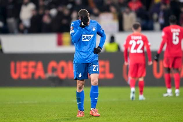 Andrej Kramaric (Hoffenheim, 27), Spieler der TSG 1899 Hoffenheim, enttäuscht über das Unentschieden, nur remis, Enttäuschung nach dem Schlusspfiff, Highlight, Punktverlust, Frustration, disappointed, pessimistisch, 12.12.2024, Sinsheim (Deutschland), Fussball, UEFA Europa League, Gruppenphase, TSG 1899 Hoffenheim - FCSB Bukarest, 12.12.2024, Sinsheim (Deutschland), Fussball, UEFA Europa League, Gruppenphase, TSG 1899 Hoffenheim - FCSB Bukarest, DFB DFL REGULATIONS PROHIBIT ANY USE OF PHOTOGRAPHS AS IMAGE SEQUENCES AND OR QUASI-VIDEO.