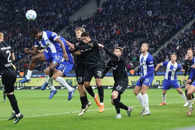 DEU, DFL, 2. FBL, Hertha BSC vs. Preussen Muenster, 13.12.2024, Berliner Olympiastadion, Berlin, DEU, DFL, 2. FBL, Hertha BSC vs. Preussen Muenster, im Bild Deyovaisio Zeefuik (Hertha BSC Berlin 42), Derry Scherhant (Hertha BSC Berlin 39), Lukas Frenkert (Preussen Muenster 29), Andras Nemeth (Preussen Muenster 28), Niko Koulis (Preussen Muenster 24) DFL - regulations prohibit any use of Photographs as image sequences and or quasi-video Foto: Juergen Engler nordphoto GmbH