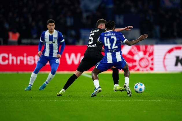 Deyovaisio Zeefuik (Hertha BSC, 42), Yassine Bouchama (SC Preussen Muenster, 05), GER, Hertha BSC vs. SC Preussen Muenster, Fussball Herren, 2. Bundesliga, Saison 2024 2025, 16. Spieltag, 13.12.2024. (DFL REGULATIONS PROHIBIT ANY USE OF PHOTOGRAPHS AS IMAGE SEQUENCES AND OR QUASI - VIDEO). GER, Hertha BSC vs. SC Preussen Muenster, Fussball Herren, 2. Bundesliga, Saison 2024 2025, 16. Spieltag, 13.12.2024. Berlin