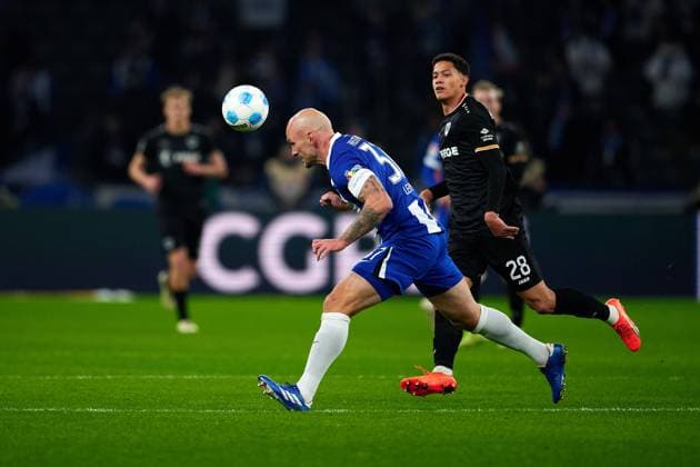Toni Leistner (Hertha BSC, 37), Andras Nemeth (SC Preussen Muenster, 28), GER, Hertha BSC vs. SC Preussen Muenster, Fussball Herren, 2. Bundesliga, Saison 2024 2025, 16. Spieltag, 13.12.2024. (DFL REGULATIONS PROHIBIT ANY USE OF PHOTOGRAPHS AS IMAGE SEQUENCES AND OR QUASI - VIDEO). GER, Hertha BSC vs. SC Preussen Muenster, Fussball Herren, 2. Bundesliga, Saison 2024 2025, 16. Spieltag, 13.12.2024. Berlin