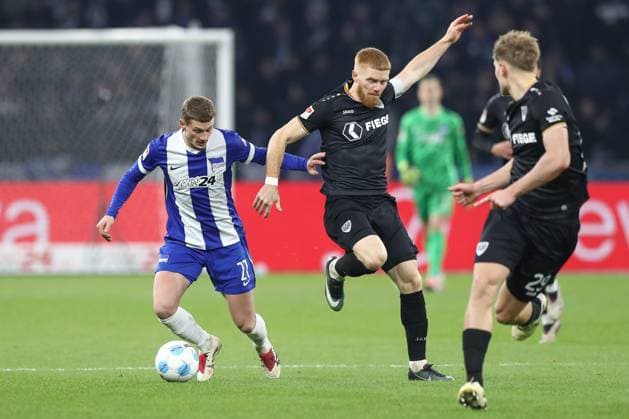 13.12.2024, xtgx, Fussball - 2.Bundesliga, Hertha BSC Berlin - Preussen Muenster emspor, v.l. Michael Cuisance (Hertha, 27), Mikkel Kirkesov (Muenster, 2) Zweikampf, Duell, Kampf, tackle (DFL DFB REGULATIONS PROHIBIT ANY USE OF PHOTOGRAPHS as IMAGE SEQUENCES and or QUASI-VIDEO) Berlin