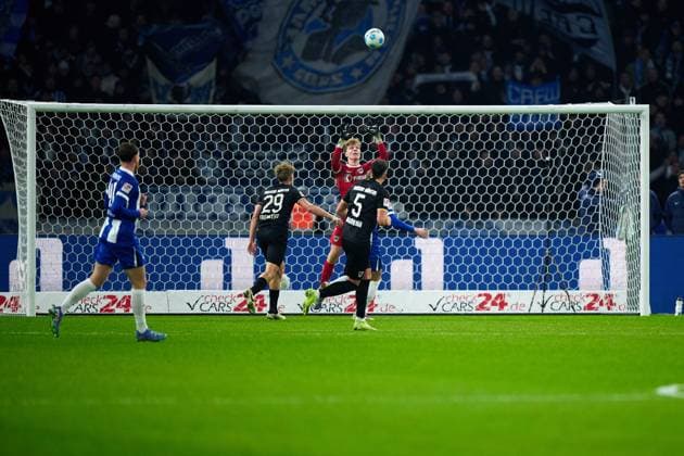 Johannes Schenk (SC Preussen Muenster, 01), GER, Hertha BSC vs. SC Preussen Muenster, Fussball Herren, 2. Bundesliga, Saison 2024 2025, 16. Spieltag, 13.12.2024. (DFL REGULATIONS PROHIBIT ANY USE OF PHOTOGRAPHS AS IMAGE SEQUENCES AND OR QUASI - VIDEO). GER, Hertha BSC vs. SC Preussen Muenster, Fussball Herren, 2. Bundesliga, Saison 2024 2025, 16. Spieltag, 13.12.2024. Berlin