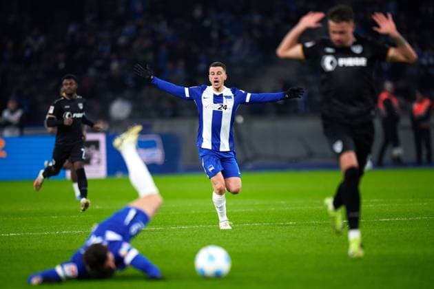 Smail Prevljak (Hertha BSC, 09), Yassine Bouchama (SC Preussen Muenster, 05), Ibrahim Maza (Hertha BSC, 10), GER, Hertha BSC vs. SC Preussen Muenster, Fussball Herren, 2. Bundesliga, Saison 2024 2025, 16. Spieltag, 13.12.2024. (DFL REGULATIONS PROHIBIT ANY USE OF PHOTOGRAPHS AS IMAGE SEQUENCES AND OR QUASI - VIDEO). GER, Hertha BSC vs. SC Preussen Muenster, Fussball Herren, 2. Bundesliga, Saison 2024 2025, 16. Spieltag, 13.12.2024. Berlin