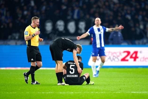 Yassine Bouchama (SC Preussen Muenster, 05), durch Foul am Boden, gelbe Harte fuer Michael Cuisance (Hertha BSC, 27), GER, Hertha BSC vs. SC Preussen Muenster, Fussball Herren, 2. Bundesliga, Saison 2024 2025, 16. Spieltag, 13.12.2024. (DFL REGULATIONS PROHIBIT ANY USE OF PHOTOGRAPHS AS IMAGE SEQUENCES AND OR QUASI - VIDEO). GER, Hertha BSC vs. SC Preussen Muenster, Fussball Herren, 2. Bundesliga, Saison 2024 2025, 16. Spieltag, 13.12.2024. Berlin