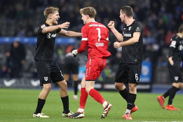 13.12.2024, xtgx, Fussball - 2.Bundesliga, Hertha BSC Berlin - Preussen Muenster emspor, v.l. Niko Koulis (Muenster, 24), Johannes Schenk (Muenster, 1), Thomas Kok (Muenster, 6) Jubel ueber den Sieg, Jubel nach Spielende (DFL DFB REGULATIONS PROHIBIT ANY USE OF PHOTOGRAPHS as IMAGE SEQUENCES and or QUASI-VIDEO) Berlin